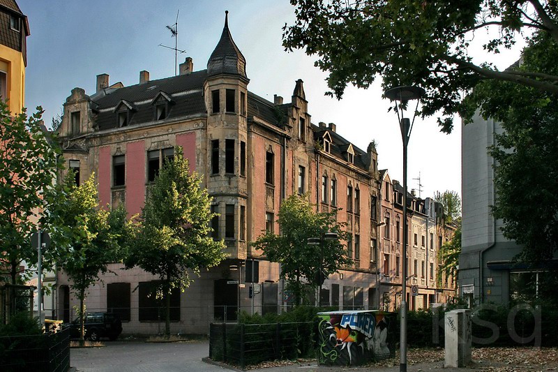 Eckgebäude am Heinrichplatz, Bayreuther Str. 34 a